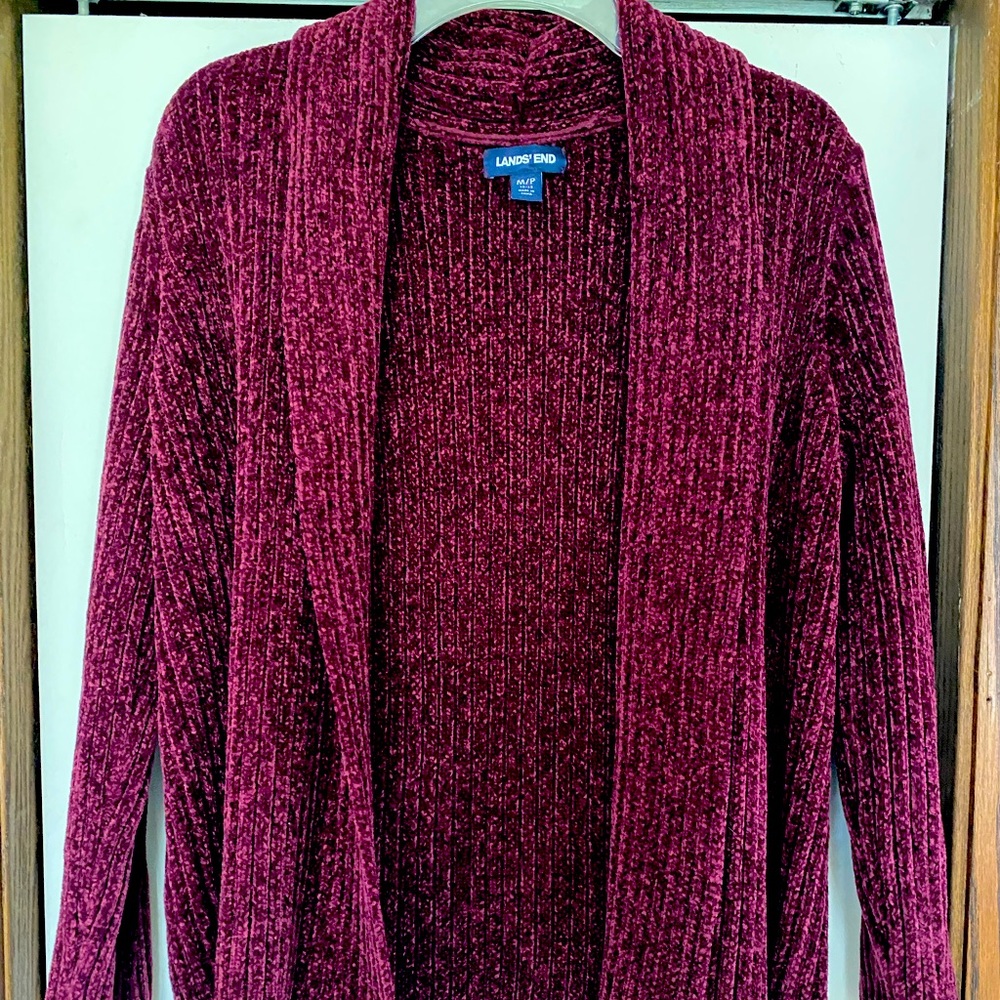 Medium petite sweater new without tags.